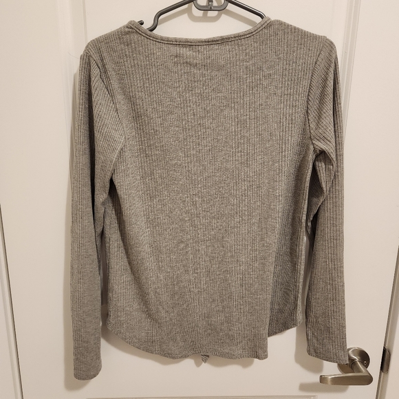 Grey v neck button up top - Picture 3 of 4